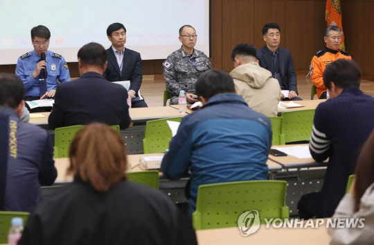 독도 헬기추락 8일째, 범정부현장수습지원단 브리핑. 연합뉴스 제공